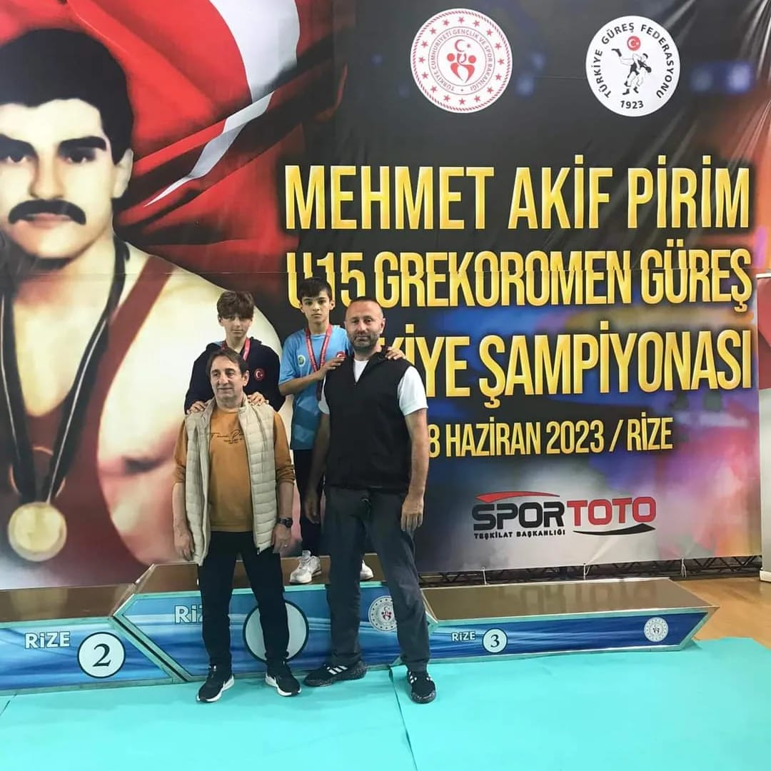 Hendek Gençlik Merkezi Spor Kulübü bir Türkiye Şampiyonu, bir de Türkiye üçüncüsü çıkarttı