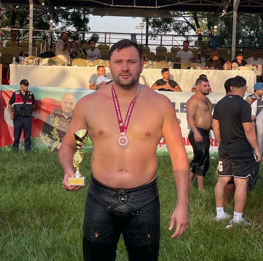 Büyükşehir sporcularından büyük başarı